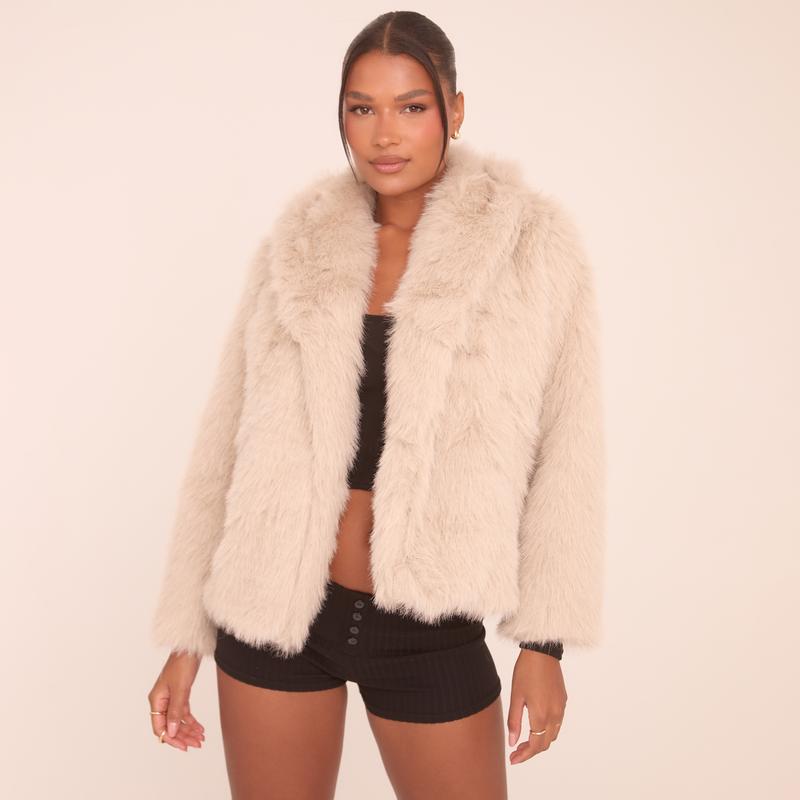 VICTORIA™ - Trendy Oversized Collar Detail Cropped Winter Jacket